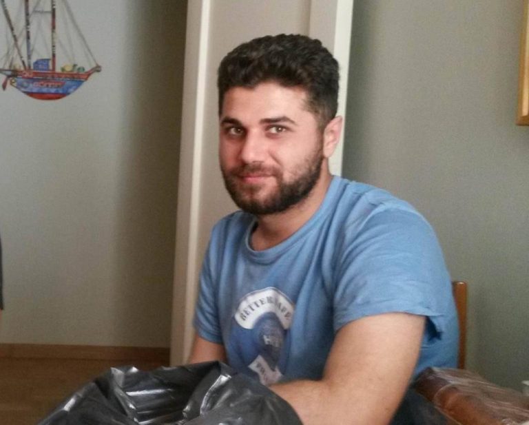 Από την Ειδομένη… στο σπίτι φιλόξενου Θεσσαλονικιού – Του μαγειρεύει για να τον ευχαριστήσει – ΦΩΤΟ