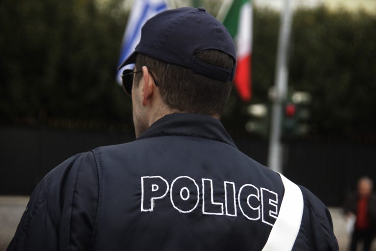 Σοβαρό τροχαίο μεταξύ αστυνομικών στη Βουλιαγμένης! Σε κρίσιμη κατάσταση η μια οδηγός