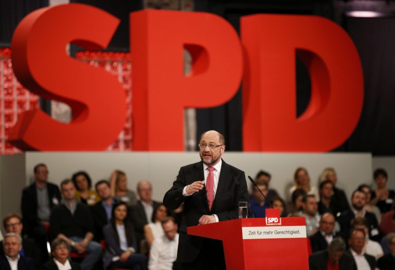 Νέα “καρφιά” Σουλτς κατά Σόιμπλε με… ελληνικό φόντο! “Δεν αρκεί μόνο σταθερότητα, χρειάζεται και ανάπτυξη”