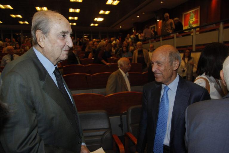 Αντίο και αποθέωση Σημίτη για τον Κωνσταντίνο Μητσοτάκη | Newsit.gr Αντίο και αποθέωση Σημίτη για τον Κωνσταντίνο Μητσοτάκη | Newsit.gr