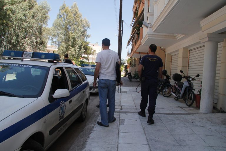 Άγρια επίθεση σε τρεις αλλοδαπούς ανήμερα των Χριστουγέννων | Newsit.gr Άγρια επίθεση σε τρεις αλλοδαπούς ανήμερα των Χριστουγέννων | Newsit.gr
