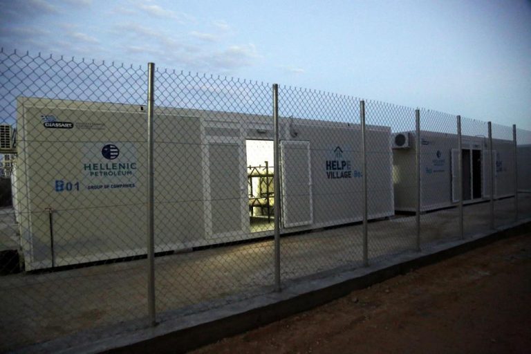 Απελπισμένος Σύρος απειλούσε να μαχαιρωθεί στη Χίο!