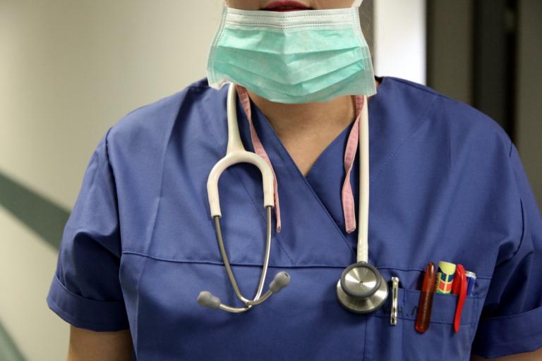 Ηράκλειο: Η αφαίρεση της κύστης πήρε εφιαλτική τροπή – Δυσάρεστες εκπλήξεις μέσα στο χειρουργείο! | Newsit.gr Ηράκλειο: Η αφαίρεση της κύστης πήρε εφιαλτική τροπή – Δυσάρεστες εκπλήξεις μέσα στο χειρουργείο! | Newsit.gr
