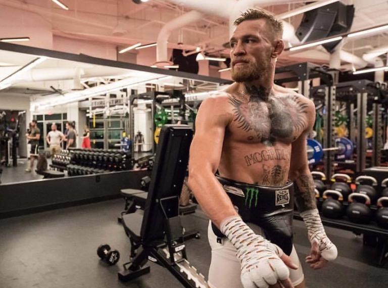 McGregor: «Είμαι 77 κιλά γορίλας, θα ξεριζώσω το κεφάλι του Mayweather!» | Newsit.gr McGregor: «Είμαι 77 κιλά γορίλας, θα ξεριζώσω το κεφάλι του Mayweather!» | Newsit.gr