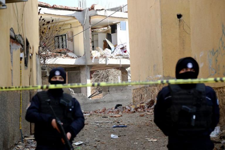 Απίστευτη θηριωδία: Βίασαν και σκότωσαν έγκυο μαζί με τον 10 μηνών γιο της | Newsit.gr Απίστευτη θηριωδία: Βίασαν και σκότωσαν έγκυο μαζί με τον 10 μηνών γιο της | Newsit.gr