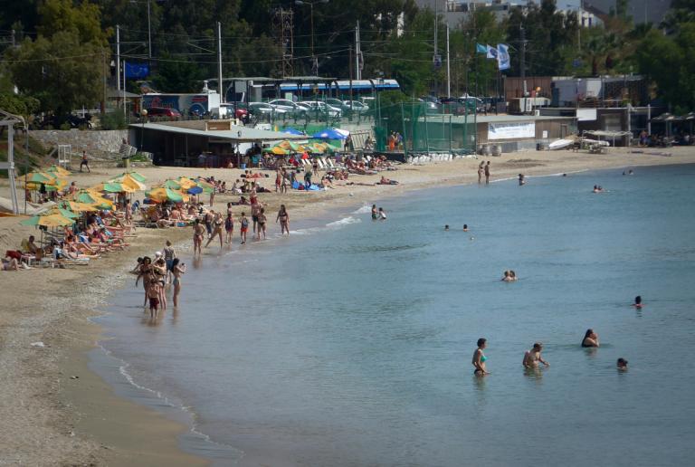 Έκλεβε λουόμενους σε παραλία της Βουλιαγμένης