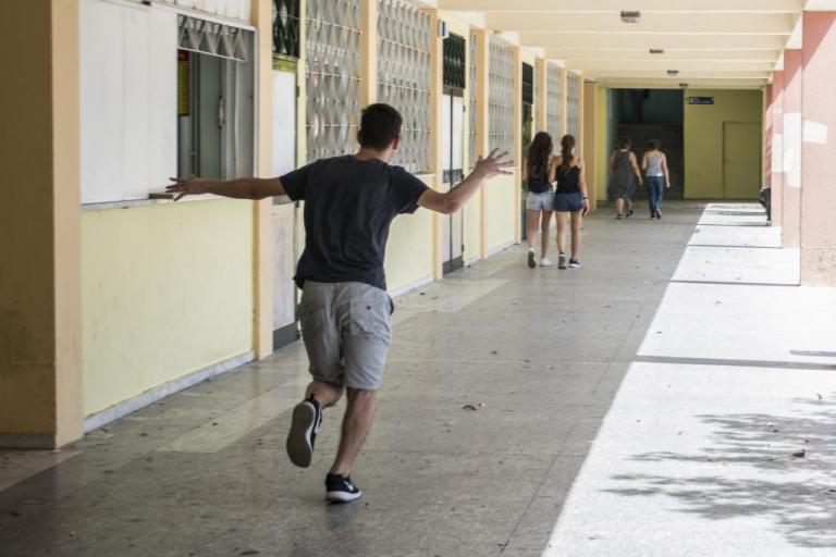 Οι βάσεις και τα παράδοξά τους! Με βαθμολογία κάτω από το 10, πέρασαν στο πανεπιστήμιο | Newsit.gr Οι βάσεις και τα παράδοξά τους! Με βαθμολογία κάτω από το 10, πέρασαν στο πανεπιστήμιο | Newsit.gr