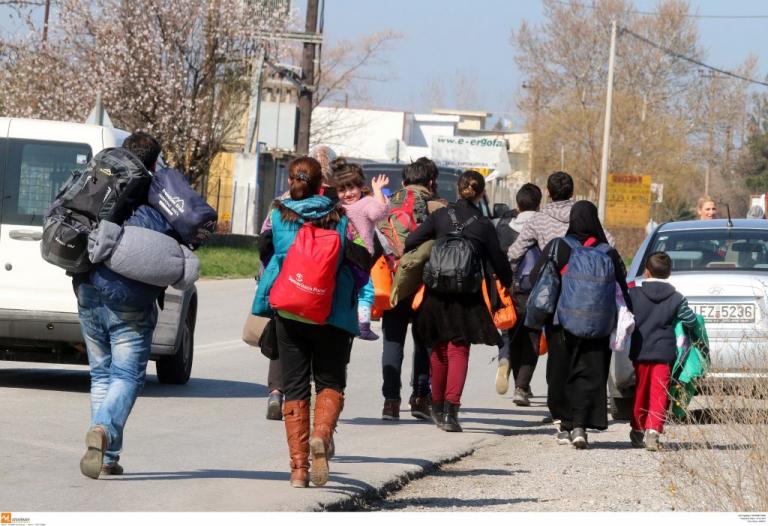 Θεσσαλονίκη: Η πεζοπορία της απελπισίας – Μόνοι, αβοήθητοι και «στεγνοί» από χρήματα μετά την εκμετάλλευση! | Newsit.gr Θεσσαλονίκη: Η πεζοπορία της απελπισίας – Μόνοι, αβοήθητοι και «στεγνοί» από χρήματα μετά την εκμετάλλευση! | Newsit.gr