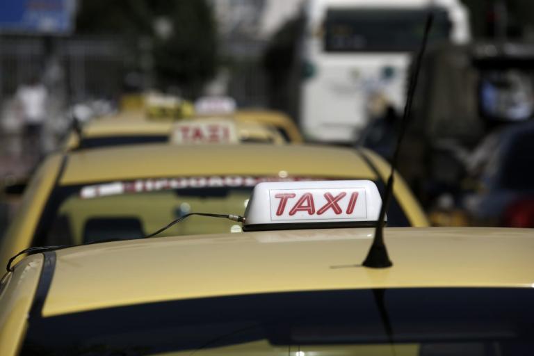 Ταξί: «Φρένο» από τους Θεσμούς στο νομοσχέδιο!