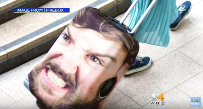 Έτσι θα αναγνωρίζετε πάντα ποια είναι η βαλίτσα σας! | Newsit.gr Έτσι θα αναγνωρίζετε πάντα ποια είναι η βαλίτσα σας! | Newsit.gr