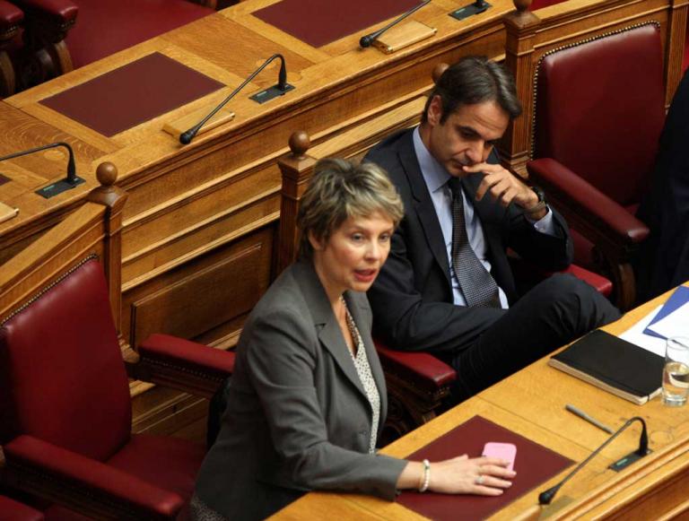 Κατερίνα Παπακώστα: Η διαγραφή από τη ΝΔ και η απάντησή της με λίγο Καραμανλή | Newsit.gr Κατερίνα Παπακώστα: Η διαγραφή από τη ΝΔ και η απάντησή της με λίγο Καραμανλή | Newsit.gr