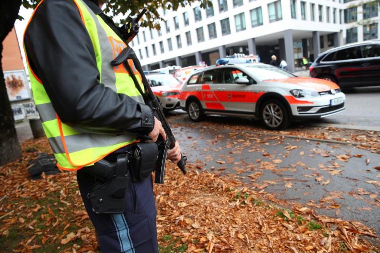 Σοκ! Αστυνομικός συμμετείχε σε 28 δολοφονίες! | Newsit.gr Σοκ! Αστυνομικός συμμετείχε σε 28 δολοφονίες! | Newsit.gr