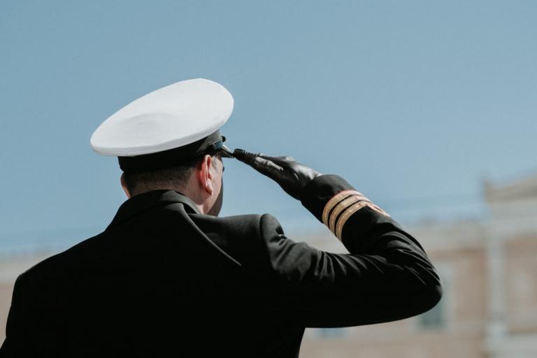 Μειώσεις – σοκ! Πόσα χρήματα χάνουν από τον μισθό τους αστυνομικοί, στρατιωτικοί, λιμενικοί και πυροσβέστες
