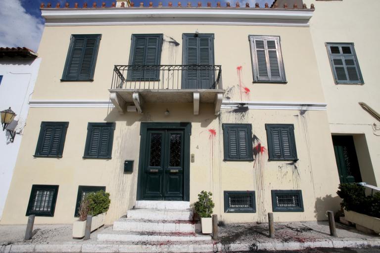 Επίθεση αναρχικών στην Πλάκα για τον Γιαγτζόγλου | Newsit.gr Επίθεση αναρχικών στην Πλάκα για τον Γιαγτζόγλου | Newsit.gr