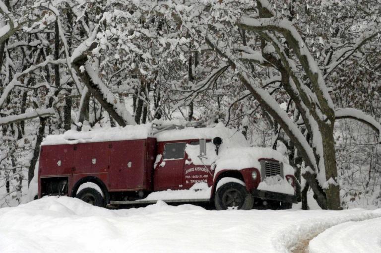 Αχαΐα: Το χιόνι εγκλώβισε 6μελή οικογένεια – Επιχείρηση της Πυροσβεστικής | Newsit.gr Αχαΐα: Το χιόνι εγκλώβισε 6μελή οικογένεια – Επιχείρηση της Πυροσβεστικής | Newsit.gr