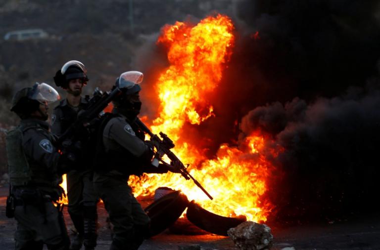 Ιερουσαλήμ: Μία πόλη που καίγεται! 140 Παλαιστίνιοι διαδηλωτές τραυματίστηκαν από αστυνομικούς | Newsit.gr Ιερουσαλήμ: Μία πόλη που καίγεται! 140 Παλαιστίνιοι διαδηλωτές τραυματίστηκαν από αστυνομικούς | Newsit.gr