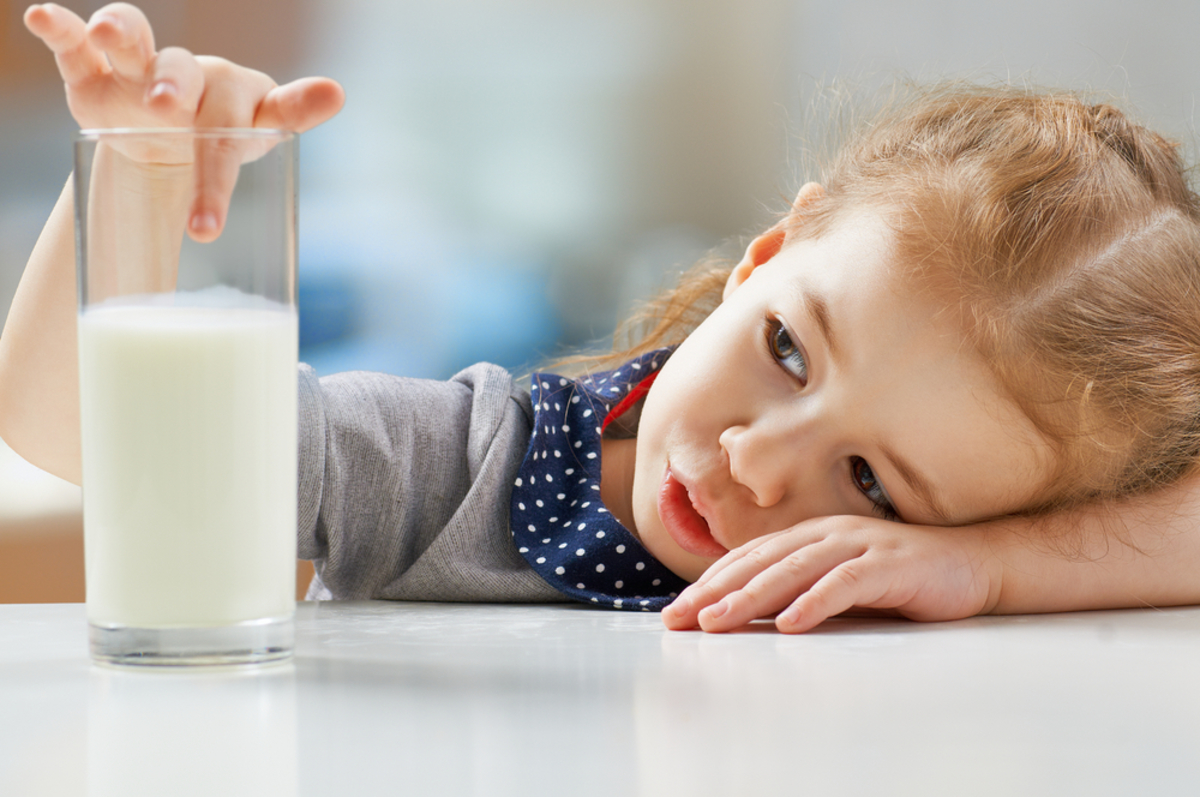 Γάλα και ανάπτυξη: Τι παθαίνουν τα παιδιά που δεν πίνουν το αγελαδινό