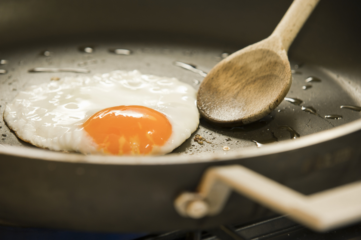 Μην κάνετε λάθος με τα αυγά στο μαγείρεμα – Ο υγιεινός τρόπος να τα τρώτε