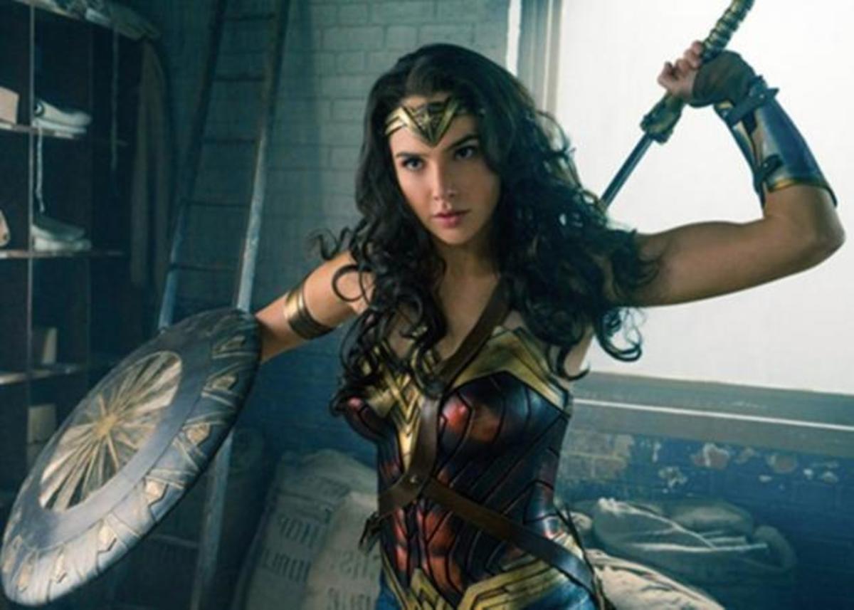 Αυτός ο άντρας μεταμορφώνεται σε Wonder Woman, Britney Spears και πολλές ακόμη!