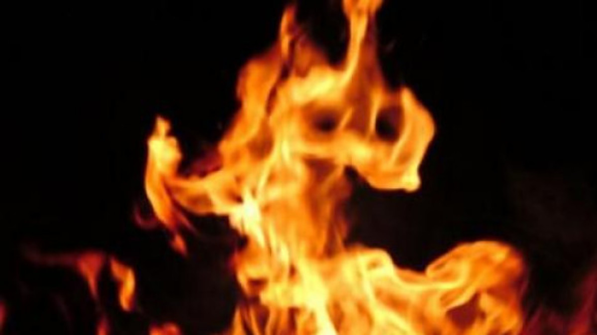 Σοκ! Αυτοπυρπολήθηκε έξω από το σπίτι της πρώην συζύγου του επειδή δεν ήθελε να του μιλήσει