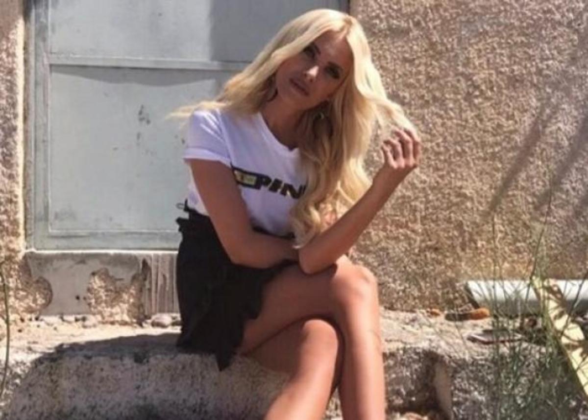 Kατερίνα Καινούργιου: Η σέξι πόζα με μαγιό στον καθρέφτη, έριξε το instagram!