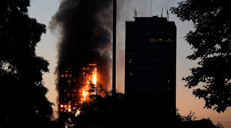 Φωτιά στο Λονδίνο: Αποκάλυψη – σοκ! Τους έκαψαν ζωντανούς – Φονικές παραλείψεις