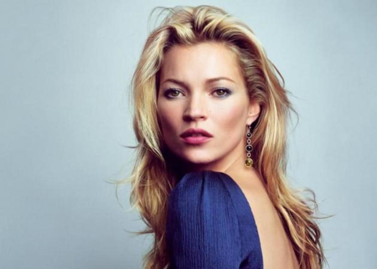 Kate Moss: Το απαγορευμένο! Ποζάρει topless και αναστατώνει το Instagram