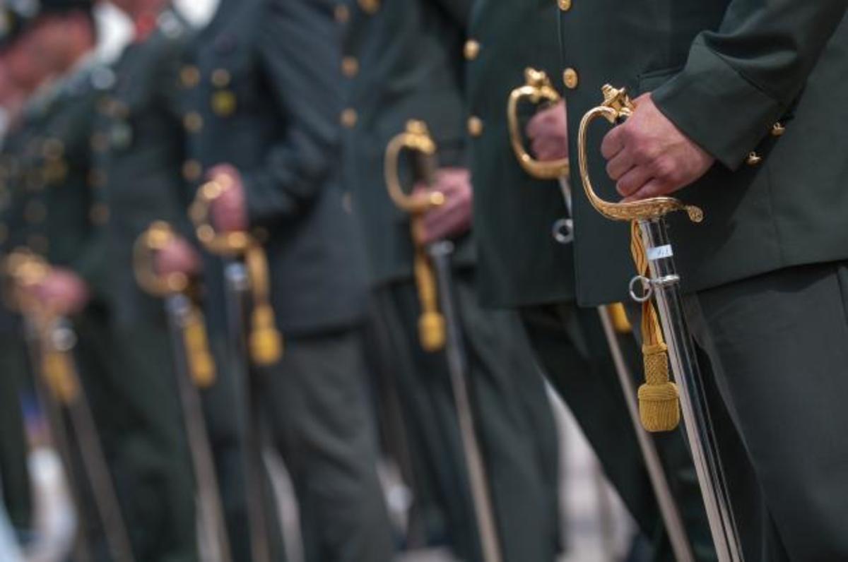 To μισθολογικό-συνταξιοδοτικό των στελεχών των Ε.Δ θύμα της μικροπολιτικής;