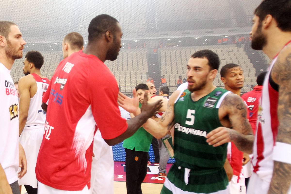 Ναυάγησε… του Γιανγκ στην Αρμάνι Μιλάνο