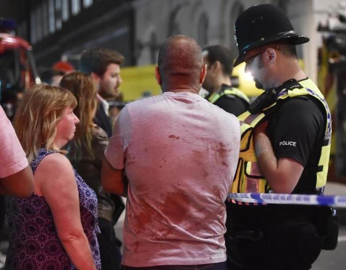 Λονδίνο: Ο “άγγελος” που έσωσε πάνω από 20 ανθρώπους από τους τρομοκράτες [vid]