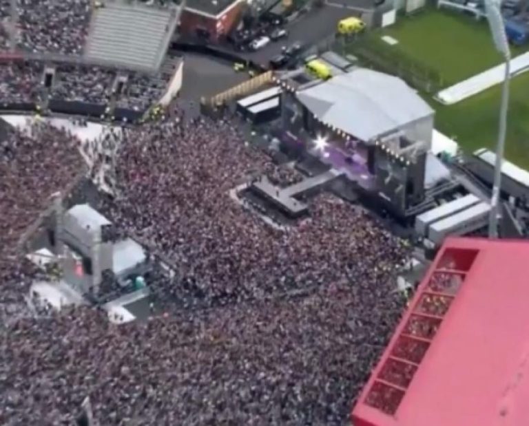Μάντσεστερ: Συγκίνηση στην συναυλία της Αριάνα Γκράντε! Πλήθος κόσμου “νικάει” τον τρόμο [pics, vids]