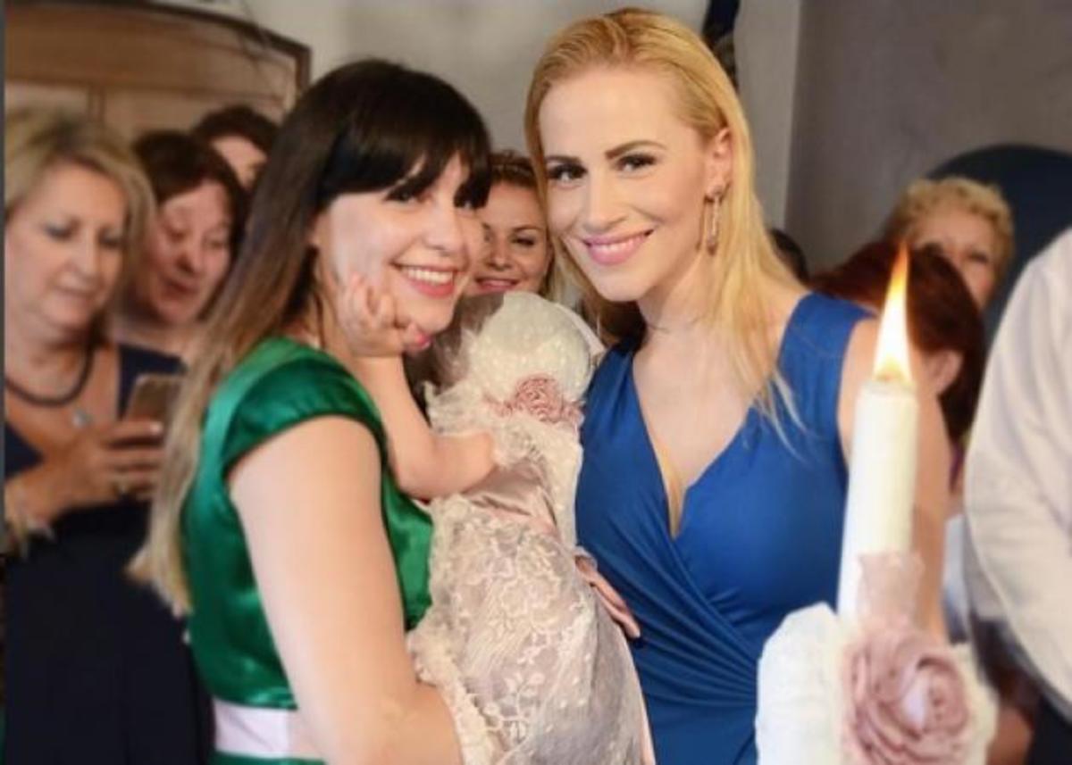 Νάντια Μπουλέ: Βάφτισε την κόρη της κολλητής της! [pics,vid]