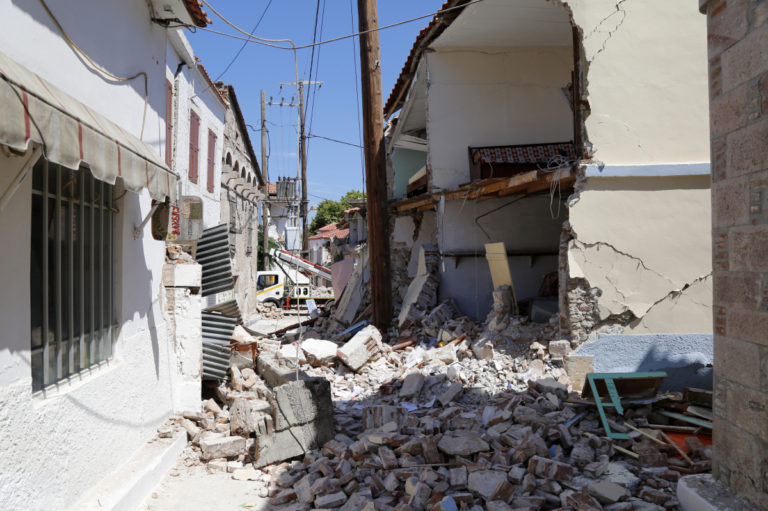 Σεισμός Μυτιλήνη: Ο χρόνος σταμάτησε το μεσημέρι της Δευτέρας στα Βρισά! Εικόνες καταστροφής και ένα οικογενειακό δράμα!
