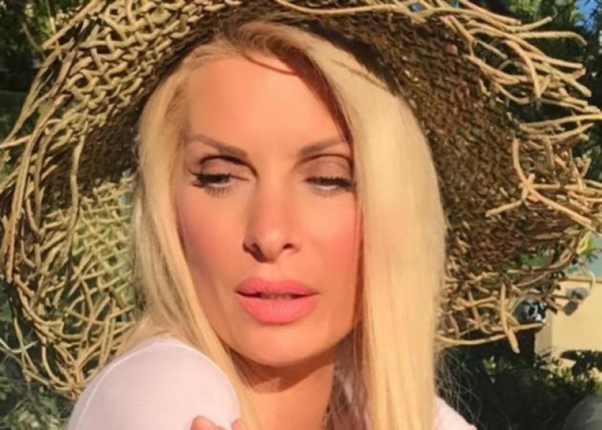 Ελένη Μενεγάκη: Πού θα περάσει το τριήμερο της; [pic]