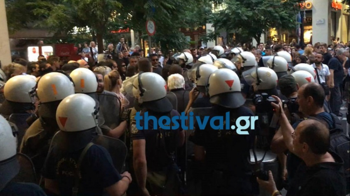 Μεγαλειώδης η συμμετοχή στο Thessaloniki Pride – Επεισόδια από ακροδεξιούς [vids]