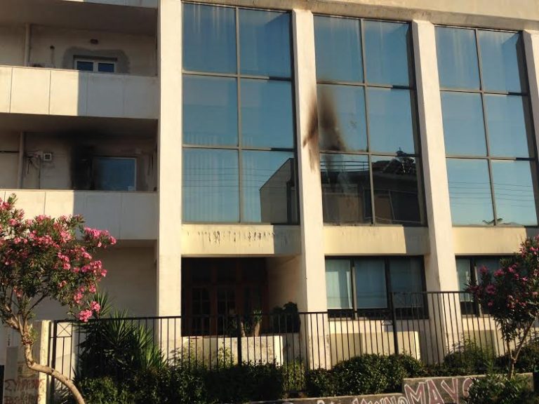 Πάτρα: Επίθεση με εμπρηστικό μηχανισμό σε ΑΤΜ και κτίριο του Υπ. Γεωργίας