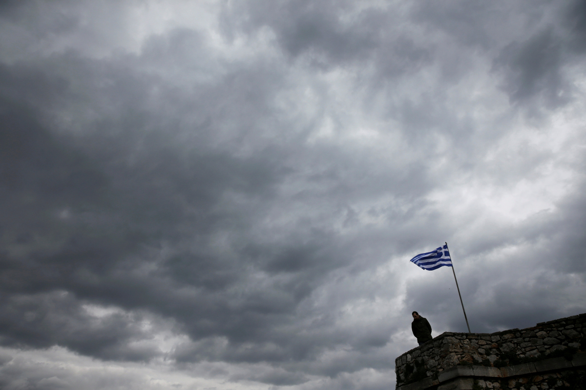 Το Bloomberg παγώνει τις προσδοκίες για το χρέος – Το βλέμμα της Αθήνας στον Μακρόν