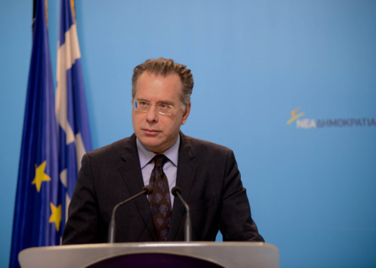 Επίθεση Κουμουτσάκου για την συμφωνία στο Eurogroup: “Πολύ λίγα πολύ αργά”