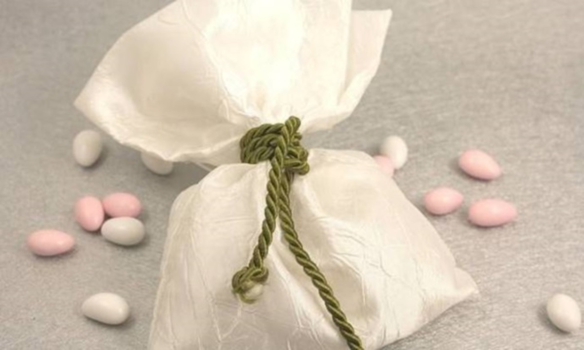 Γνωστός Έλληνας ηθοποιός ντύθηκε γαμπρός, αλλά δηλώνει: «Δεν ήταν γάμος κανονικός…»