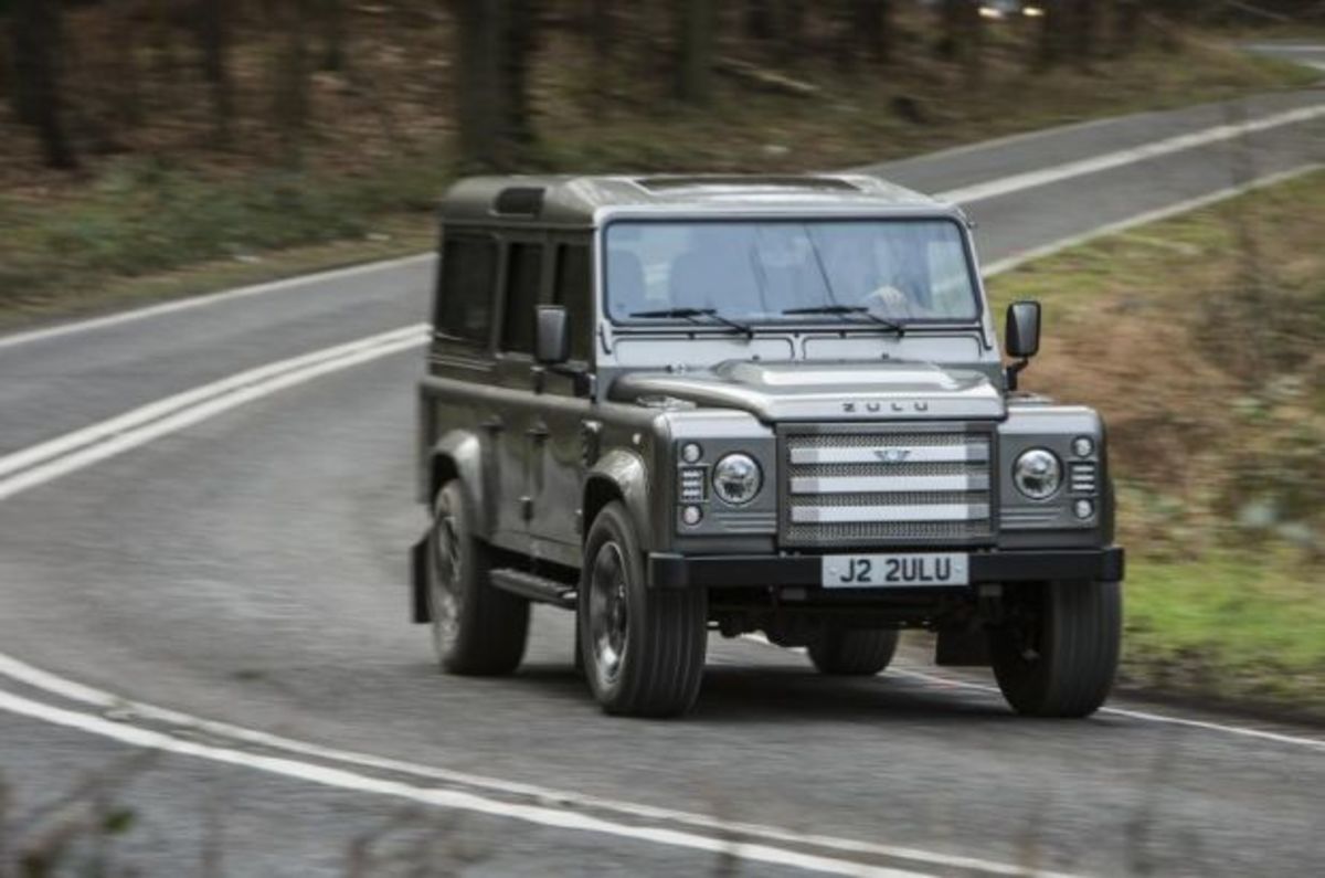 Γιατί να βάλεις μοτέρ από Focus RS σε ένα Land Rover Defender;