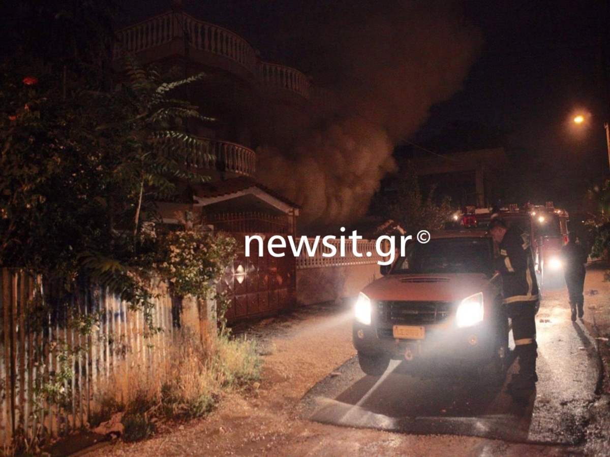 Μενίδι: Σκηνικό πολέμου! Έκαψαν σπίτια του καταυλισμού – Οι Ρομά απάντησαν με πυροβολισμούς!