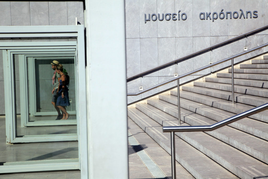 Απίστευτη καταγγελία για εργατικό ατύχημα με έγκυο στο Μουσείο της Ακρόπολης