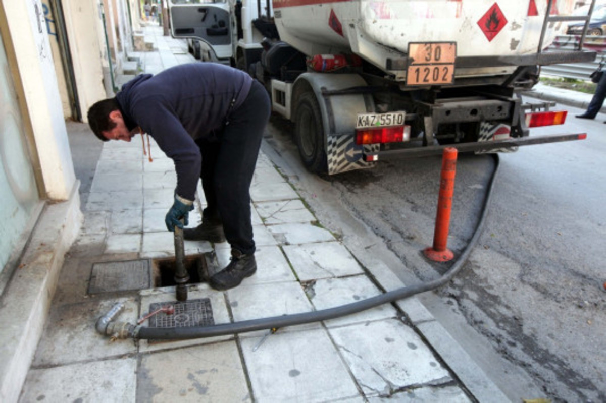 Στα χέρια της αστυνομίας για κλοπή πετρελαίου και απάτη στη μαρίνα Αλίμου