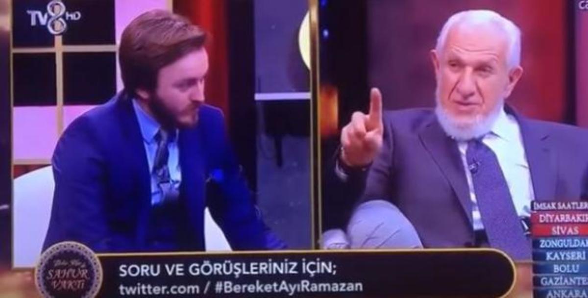 Απίστευτο! Το ξύλο ακόμα και στο δρόμο για τις γυναίκες που δεν νηστεύουν επαινεί Τούρκος καθηγητής!