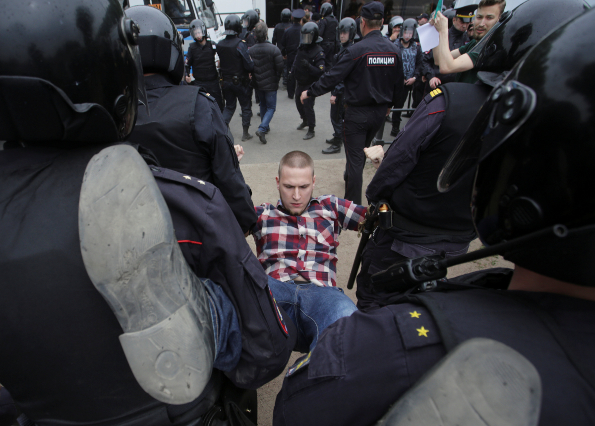 “Η Ρωσία χωρίς τον Πούτιν” – Εκατοντάδες συλλήψεις στις αντικυβερνητικές διαδηλώσεις [pics]
