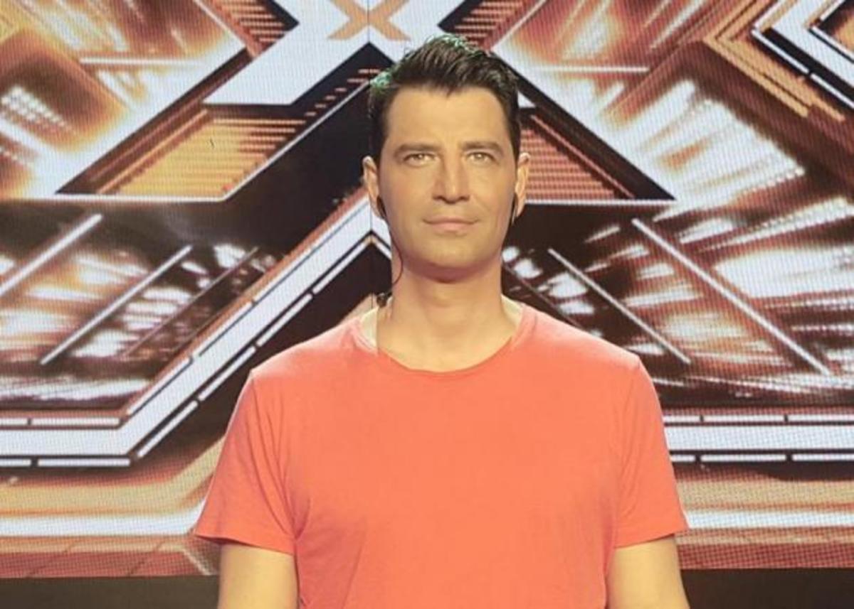 Σάκης Ρουβάς: Ποζάρει στο καμαρίνι του στο X Factor
