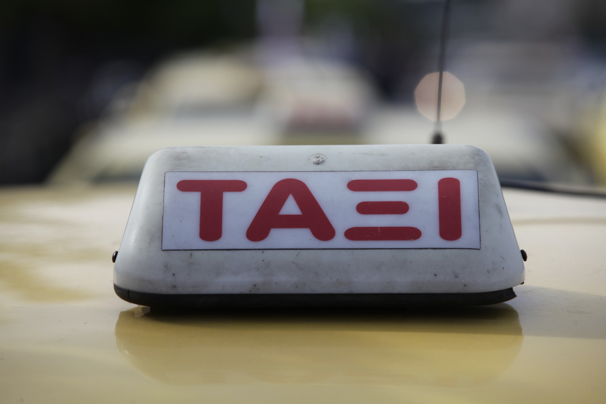 Θεσσαλονίκη: «Γιατί μωρή δικό σου είναι το ταξί;» – Κακός χαμός σε κούρσα ανάμεσα σε γυναίκα και ταξιτζή