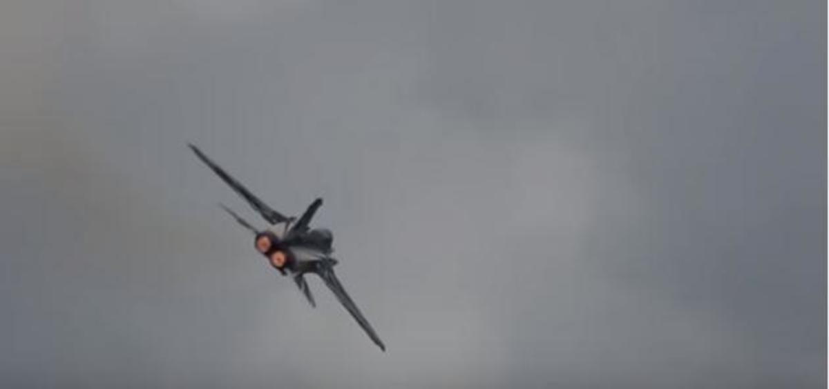 Το μαχητικό που έκλεψε τις εντυπώσεις στο Cosford Airshow 2017! ”Χορτάστε” ελιγμούς! [pic,vid]