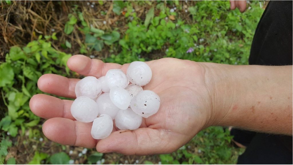 Χαλάζι σε μέγεθος… καρυδιού στα Τρίκαλα! [pics, vid]