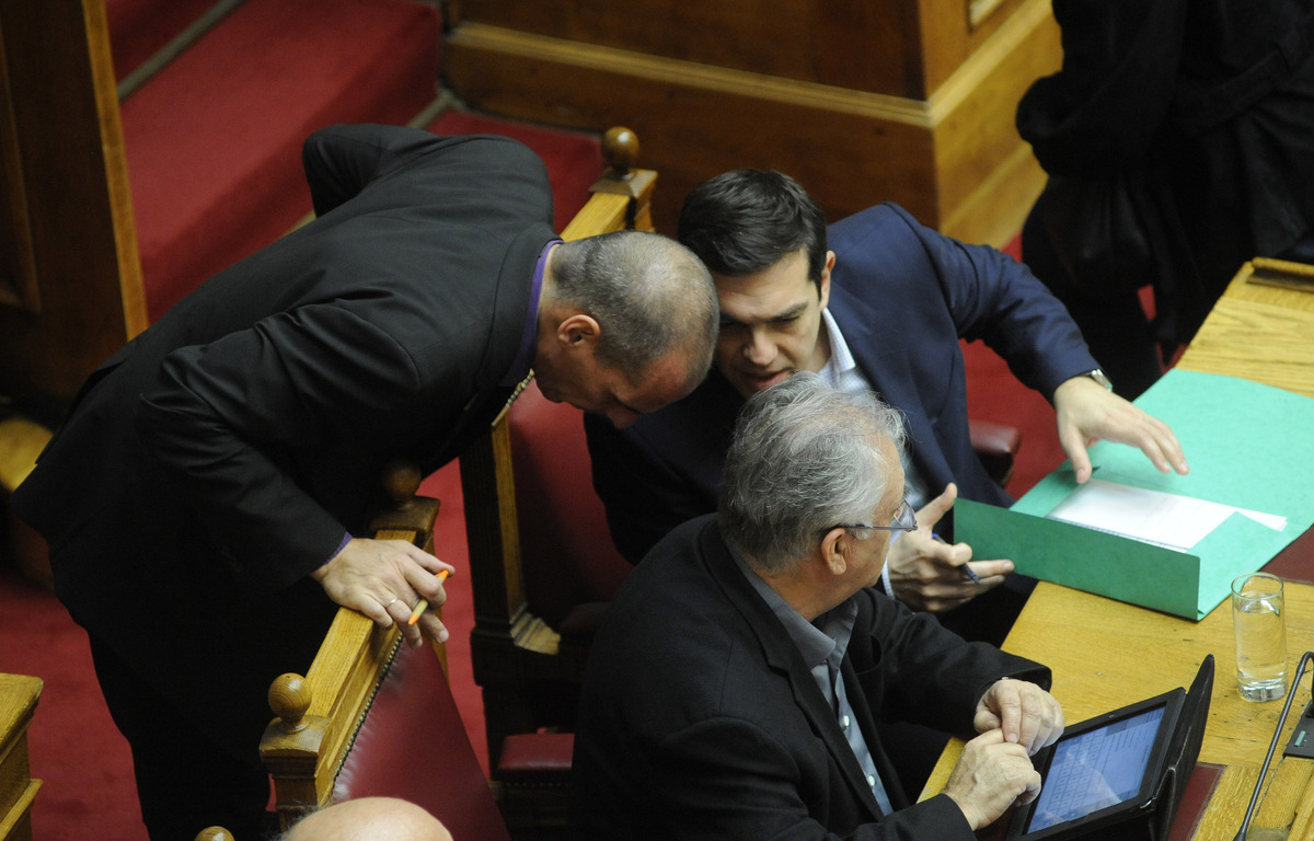 Να πέσουν οι τόνοι και να ανακτήσει η κυβέρνηση την πρωτοβουλία των κινήσεων